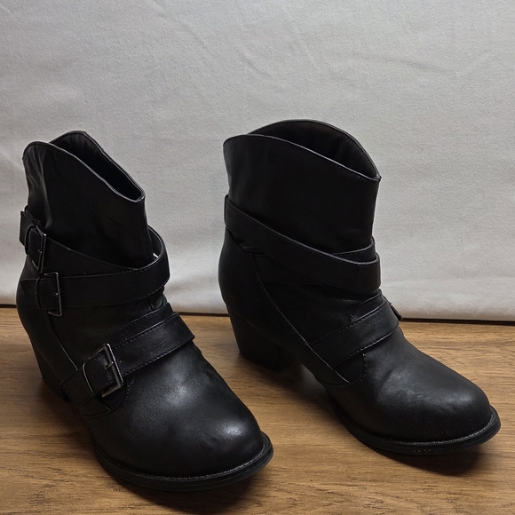 Black Top Ankle Buckle Strap Biker Boots Size 9 M - Picture 3 of 8